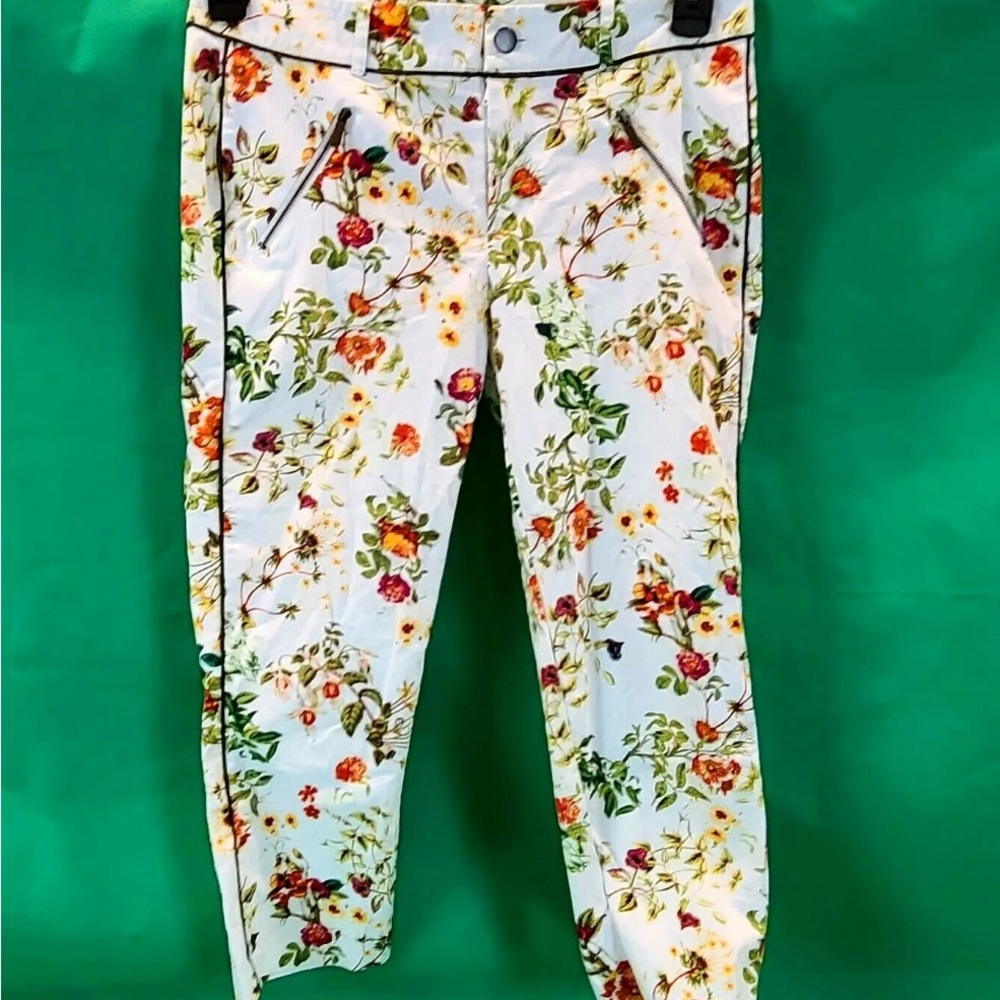 Disney Alice Through The Looking Glass Size XS 2 White Floral  Capris Pants